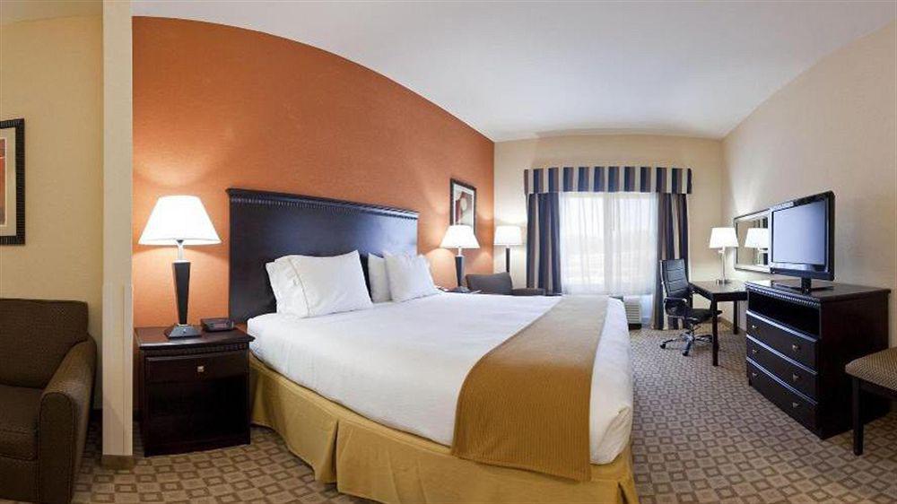Holiday Inn Express Hotel & Suites Talladega By Ihg Bagian luar foto