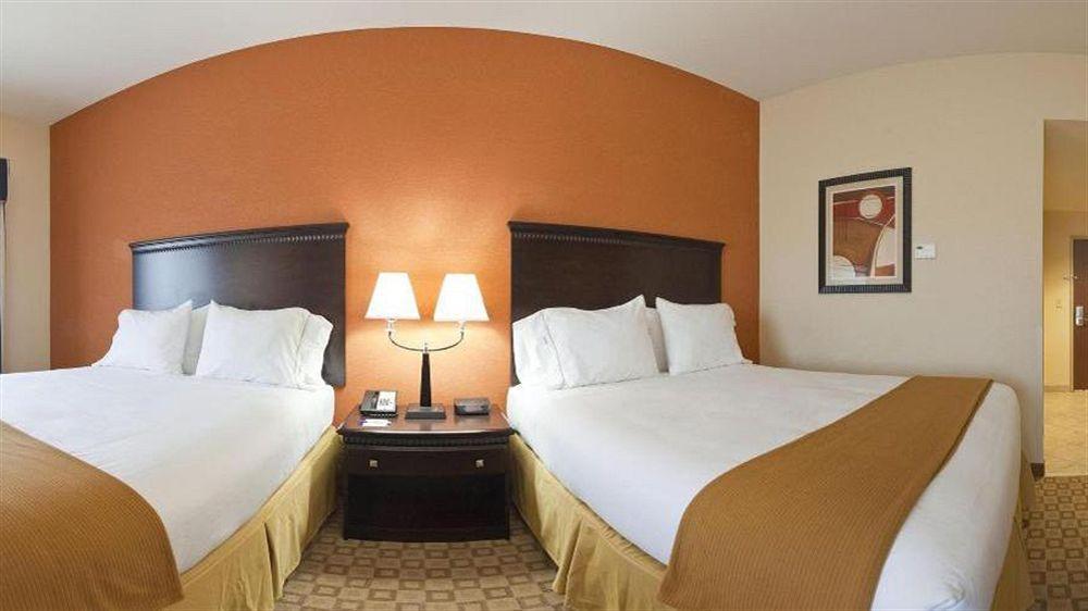 Holiday Inn Express Hotel & Suites Talladega By Ihg Bagian luar foto