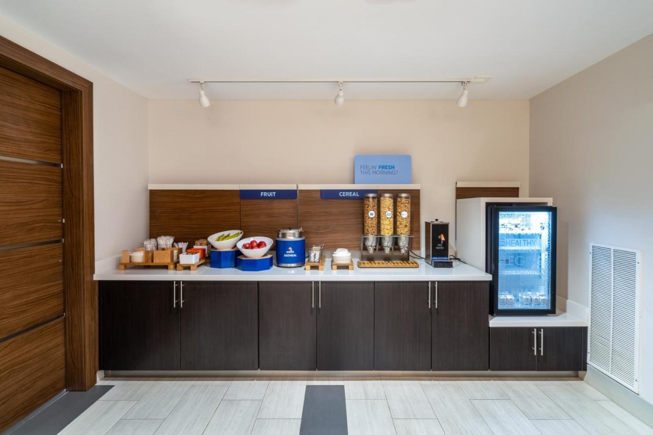 Holiday Inn Express Hotel & Suites Talladega By Ihg Bagian luar foto