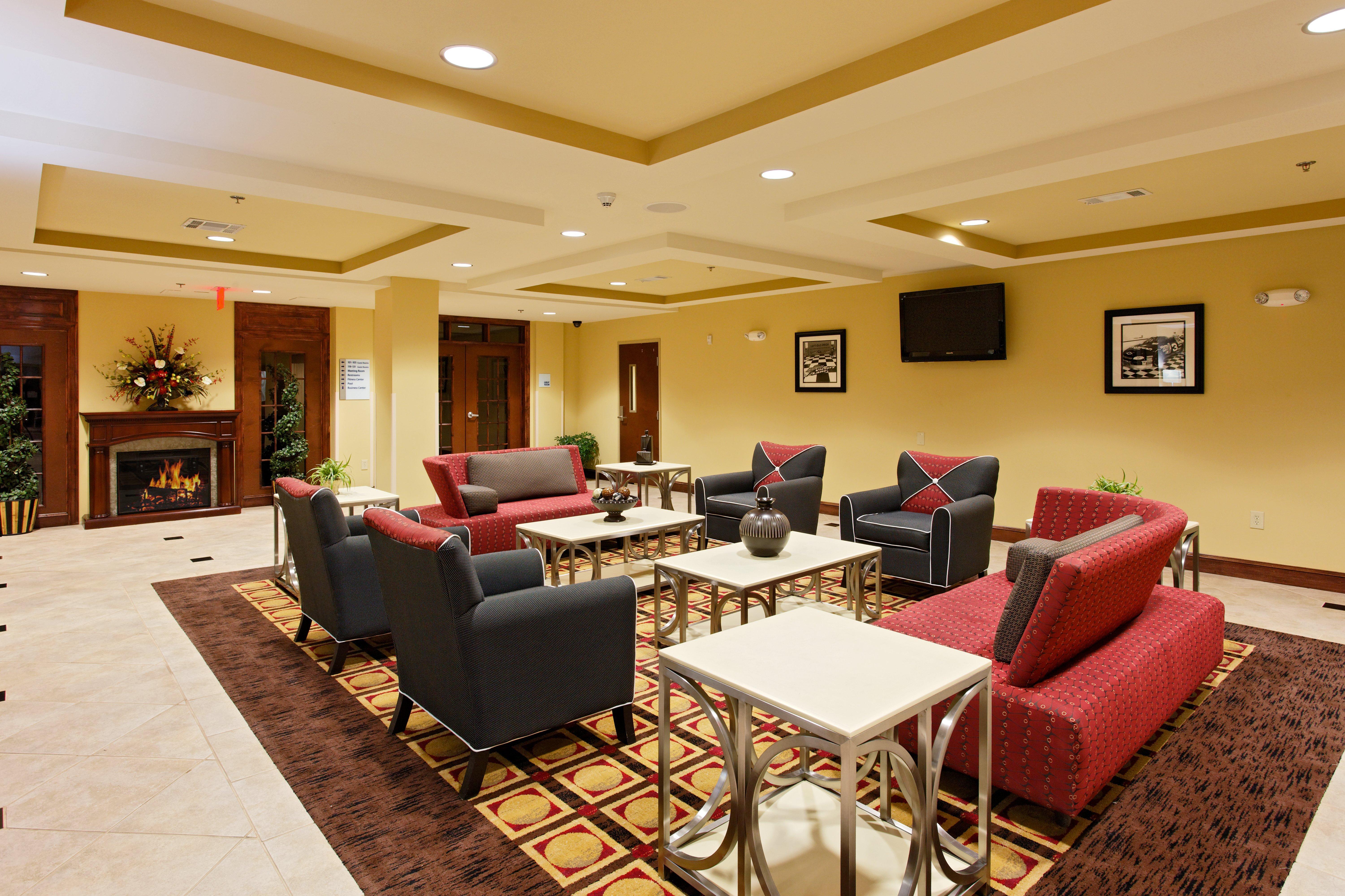 Holiday Inn Express Hotel & Suites Talladega By Ihg Bagian luar foto