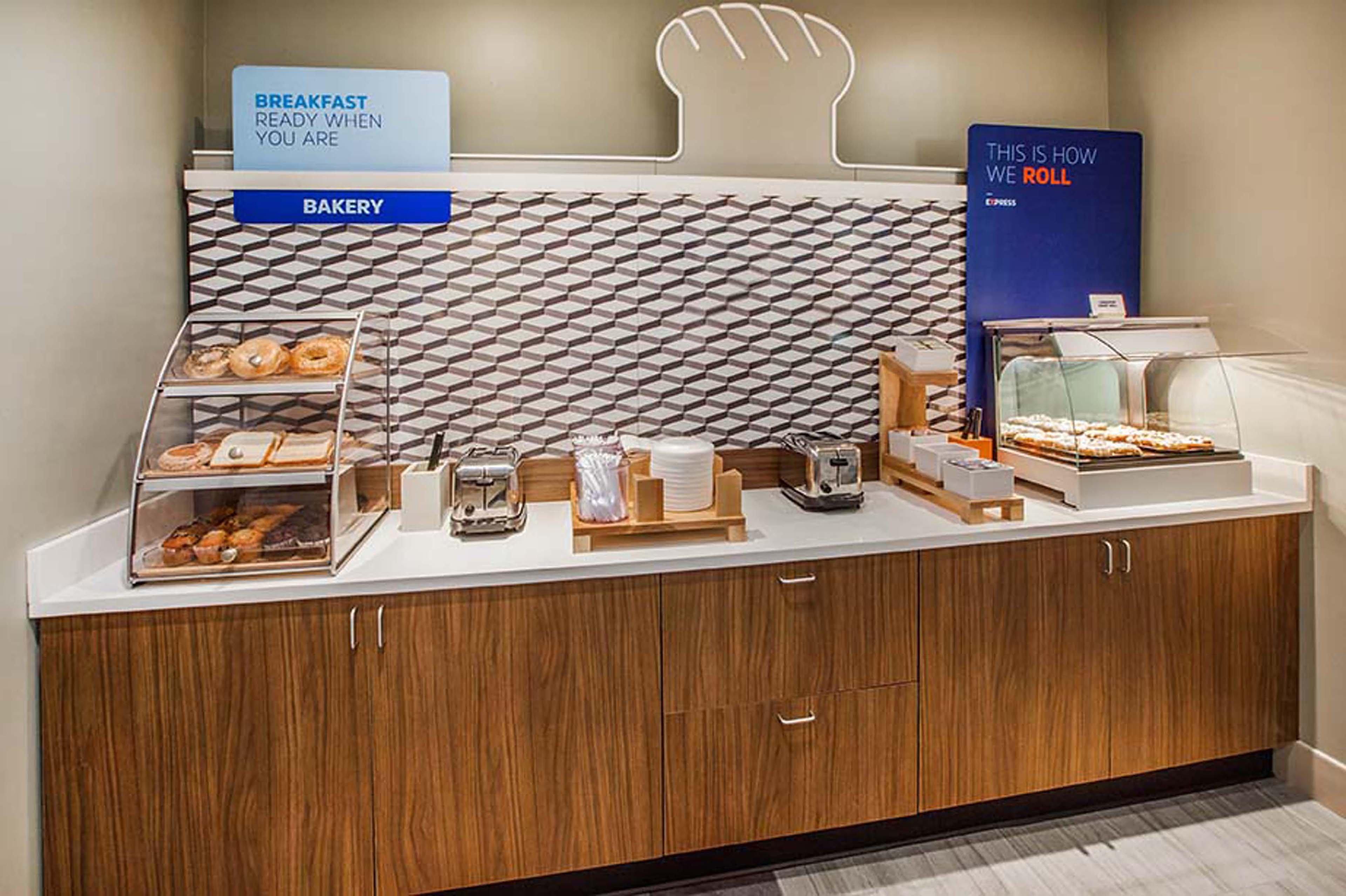 Holiday Inn Express Hotel & Suites Talladega By Ihg Bagian luar foto