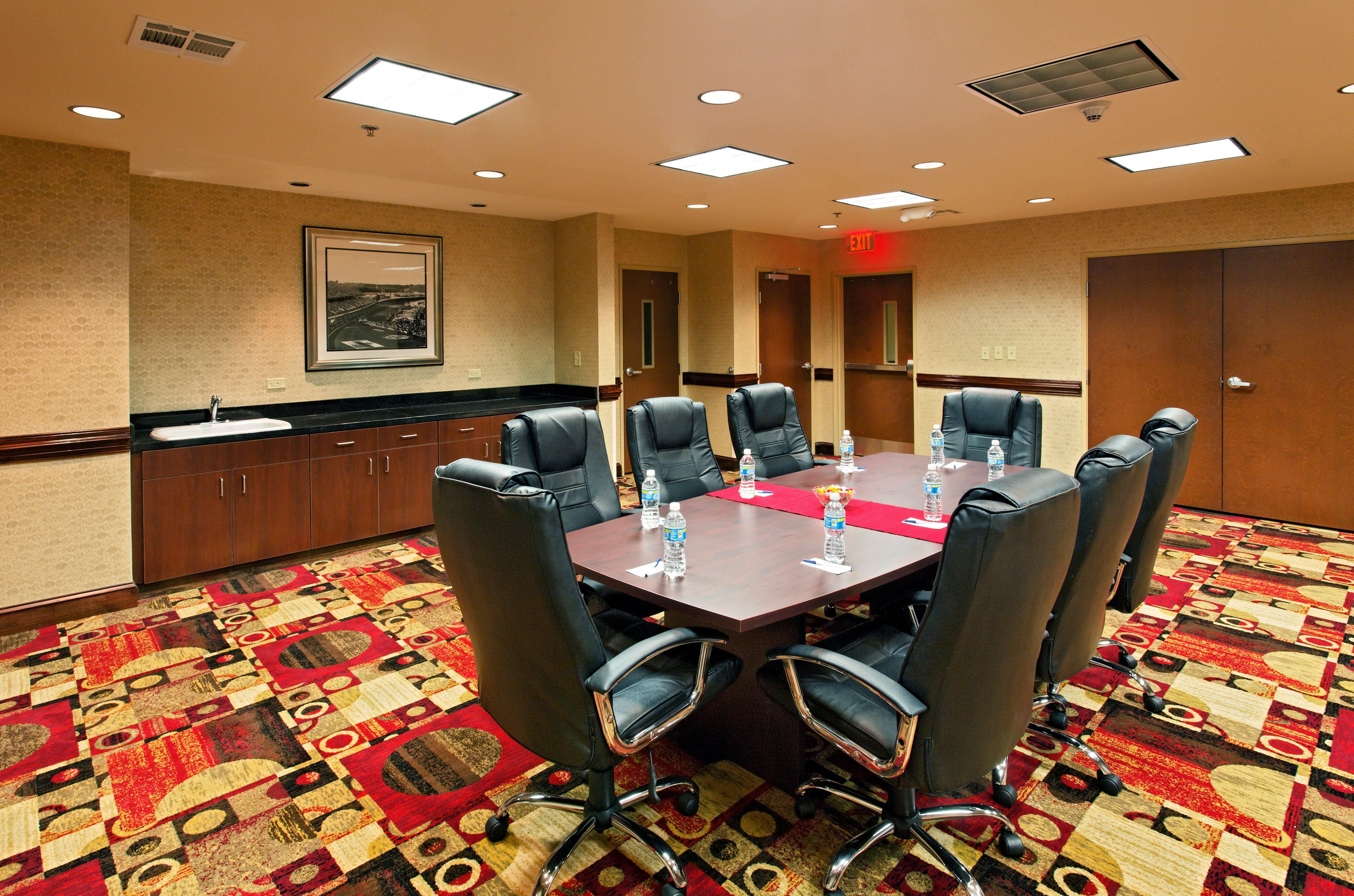 Holiday Inn Express Hotel & Suites Talladega By Ihg Bagian luar foto