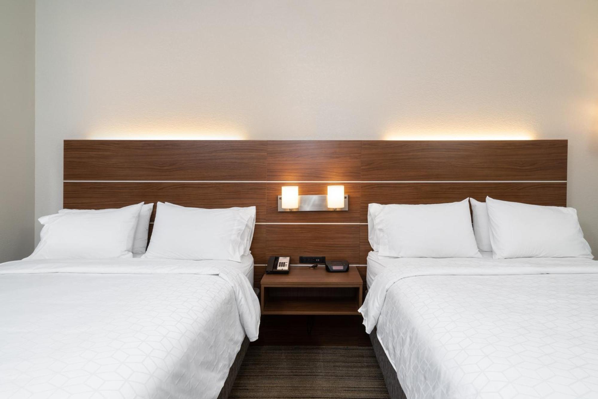 Holiday Inn Express Hotel & Suites Talladega By Ihg Bagian luar foto