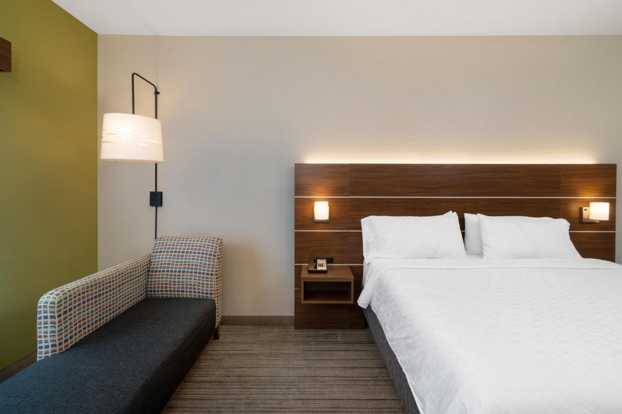 Holiday Inn Express Hotel & Suites Talladega By Ihg Bagian luar foto