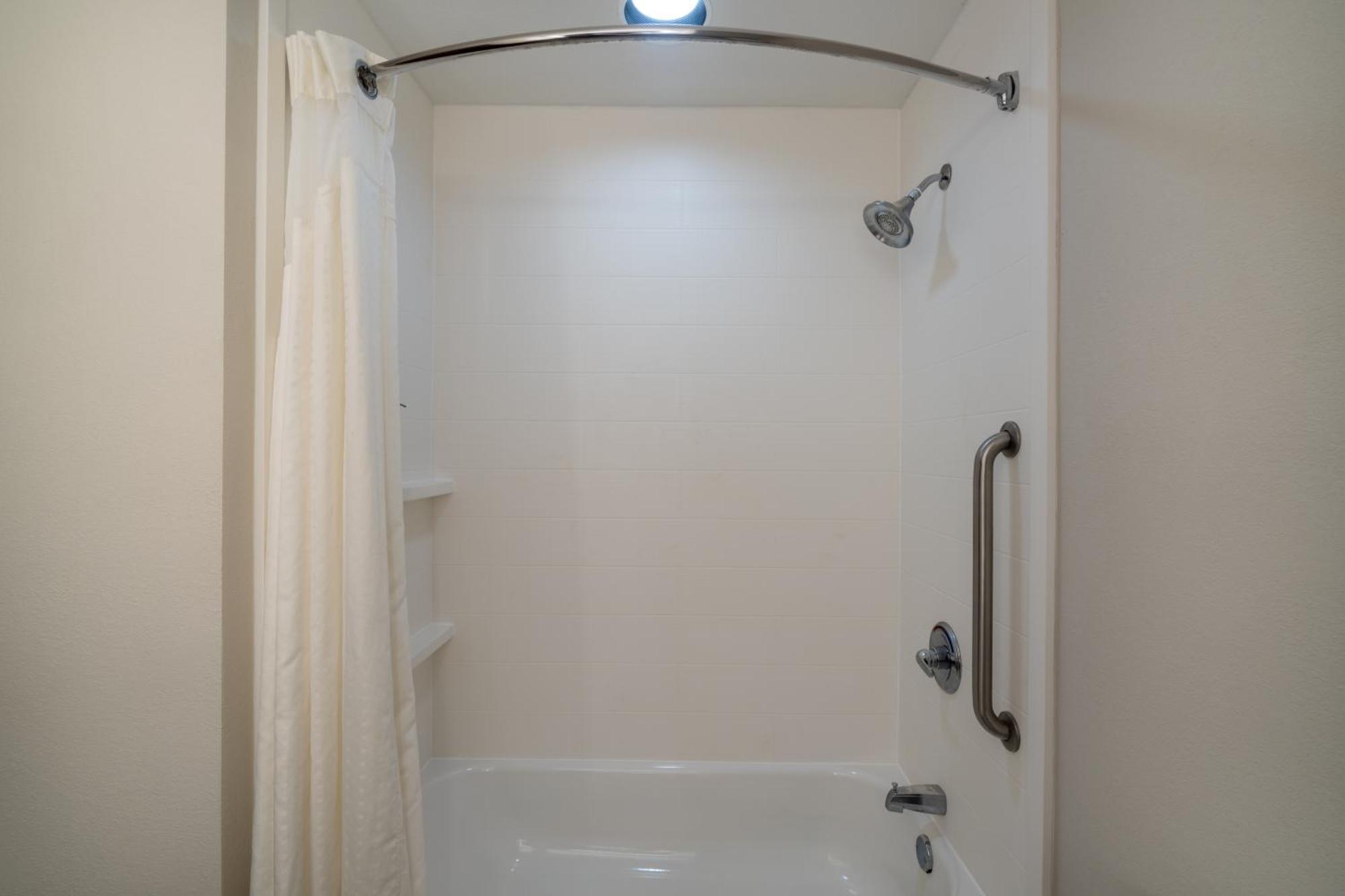 Holiday Inn Express Hotel & Suites Talladega By Ihg Bagian luar foto