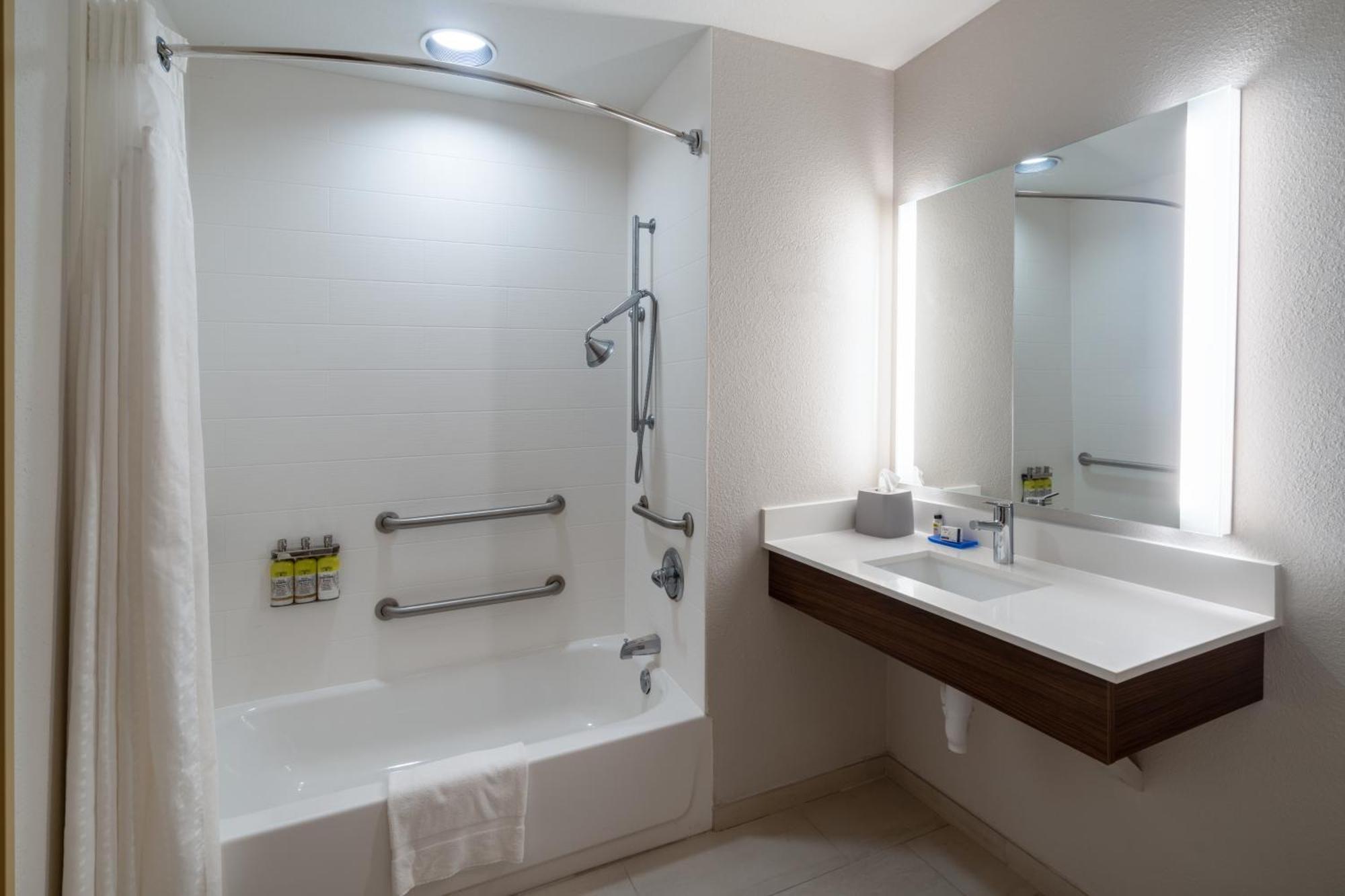Holiday Inn Express Hotel & Suites Talladega By Ihg Bagian luar foto